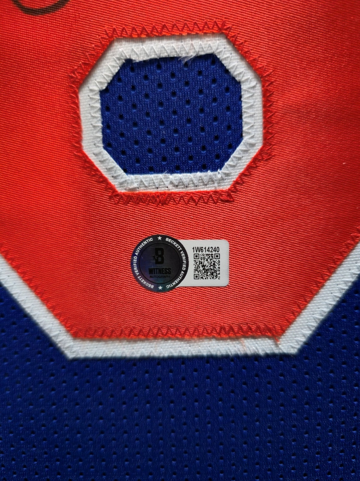 Framed New York Knicks Latrell Sprewell Autographed Signed Jersey Beckett Holo