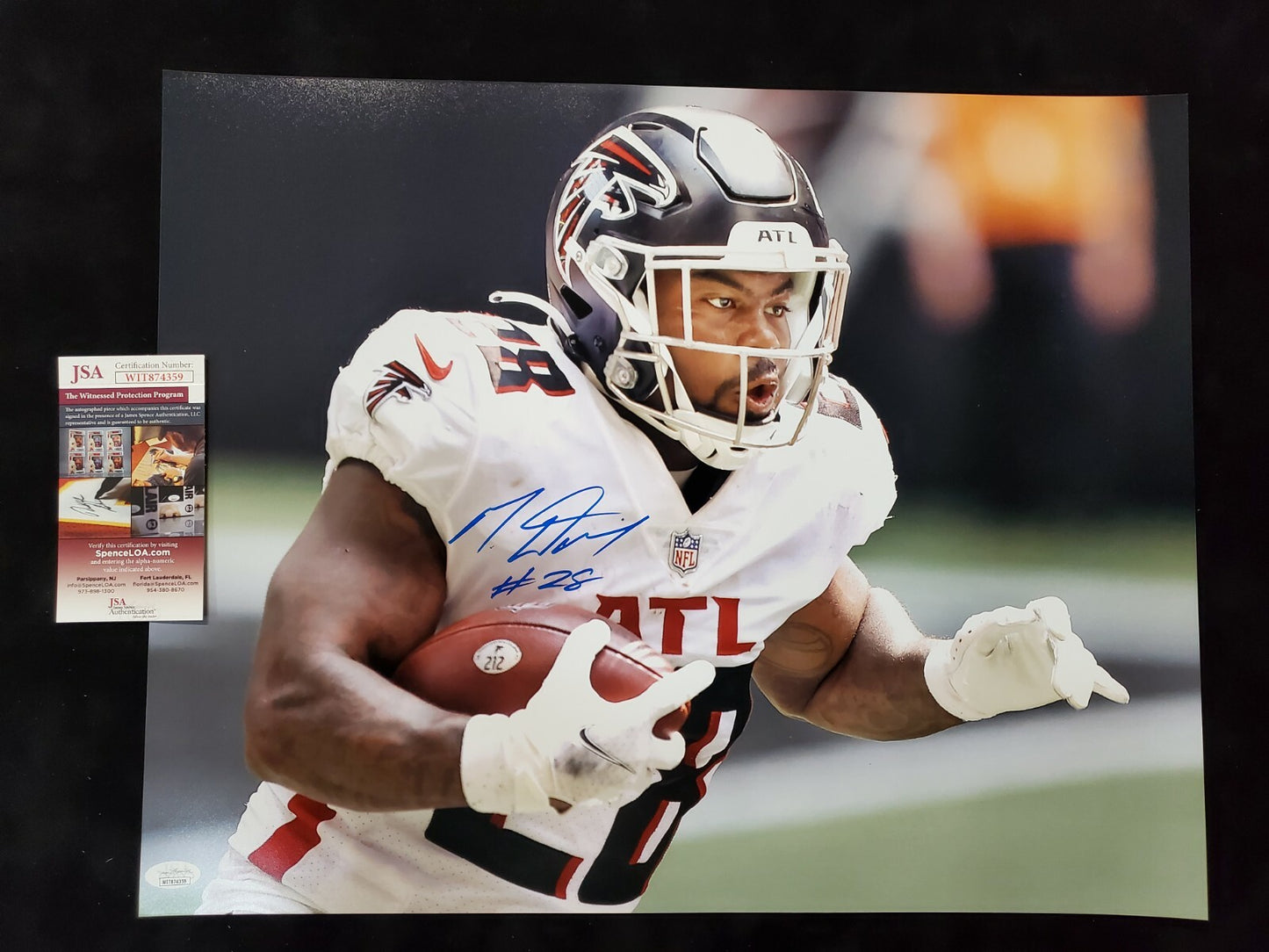 Atlanta Falcons Mike Davis Autographed Signed 16X20 Photo Jsa Coa