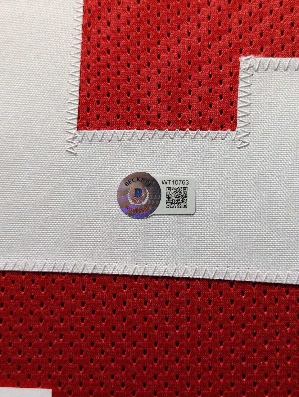 MVP Authentics Framed San Francisco 49Ers Elijah Mitchell Autographed Jersey Beckett Holo 360 sports jersey framing , jersey framing