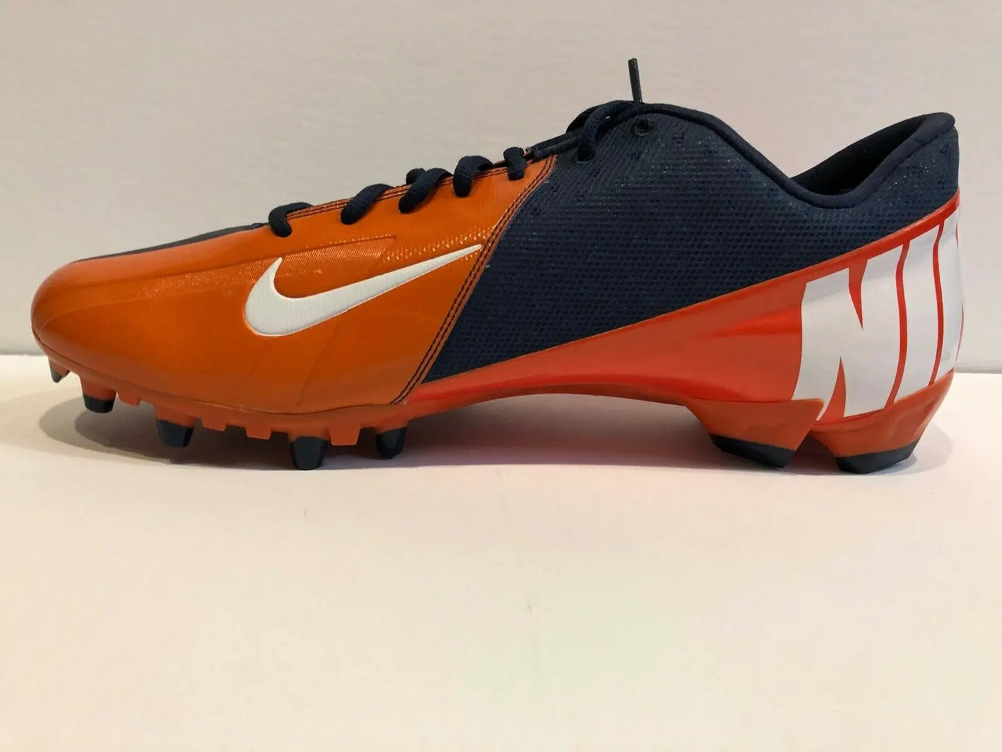 MVP Authentics Denver Broncos Daesean Hamilton Autographed Signed Nike Cleat Jsa Coa 107.10 sports jersey framing , jersey framing