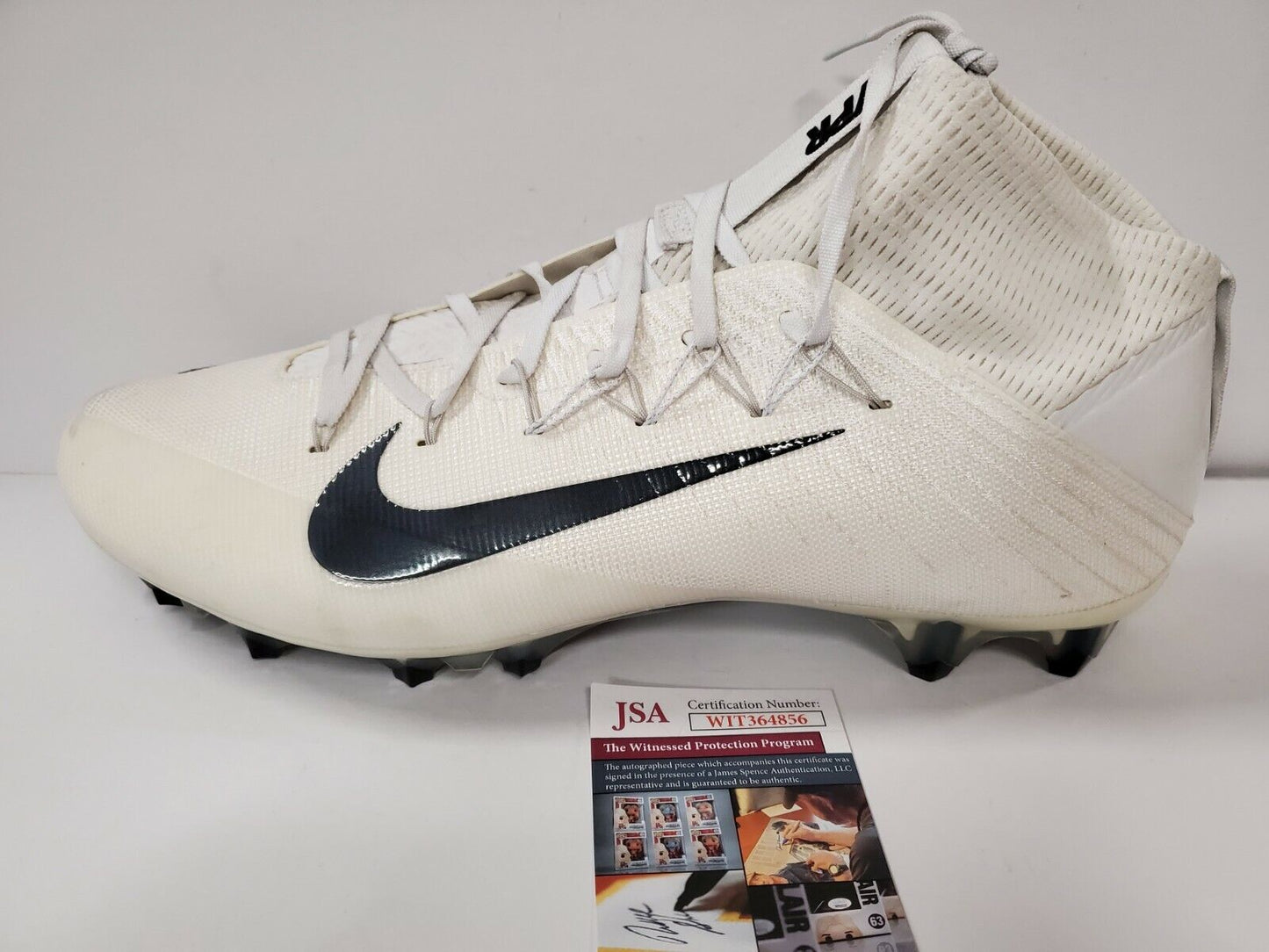 MVP Authentics Tampa Bay Buccaneers Dexter Jackson Autographed Inscribed Nike Cleat Jsa Coa 116.10 sports jersey framing , jersey framing