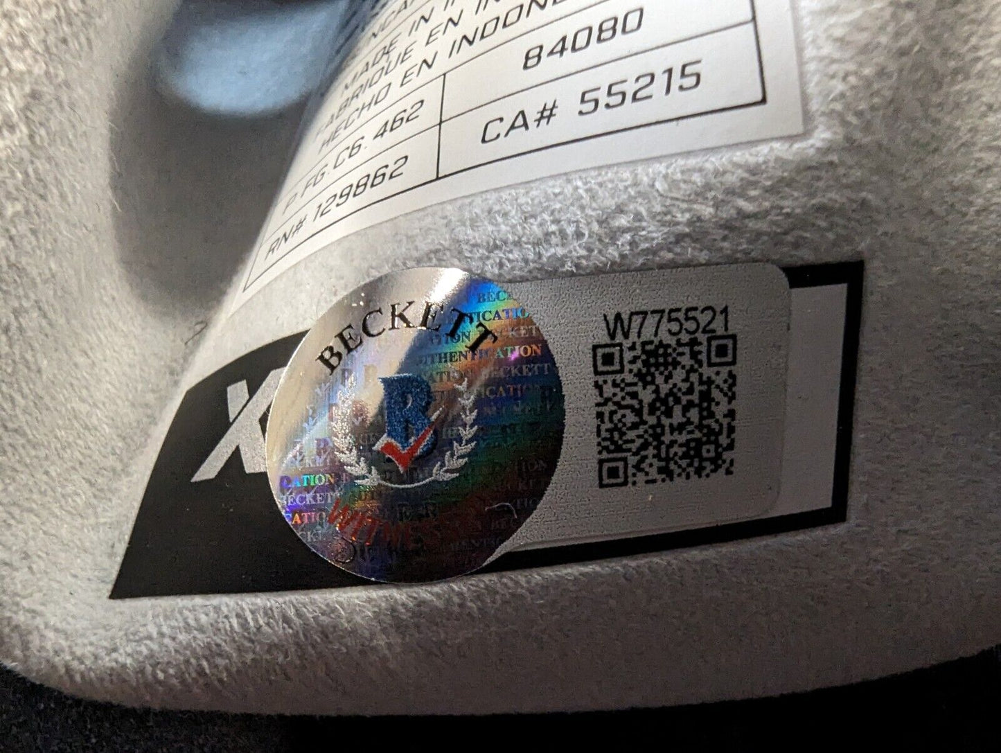 MVP Authentics Chicago Bears Roschon Johnson Autographed Signed Glove Beckett Holo 117 sports jersey framing , jersey framing