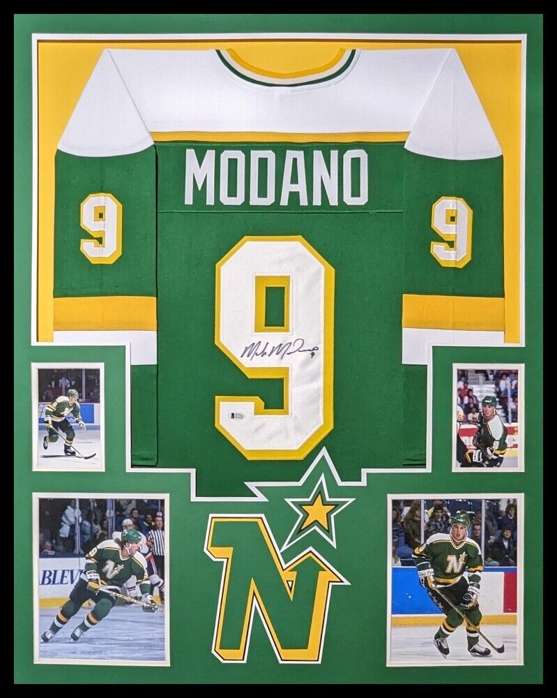 North Stars Mike Modano Authentic Signed Inside Hockey Magazine