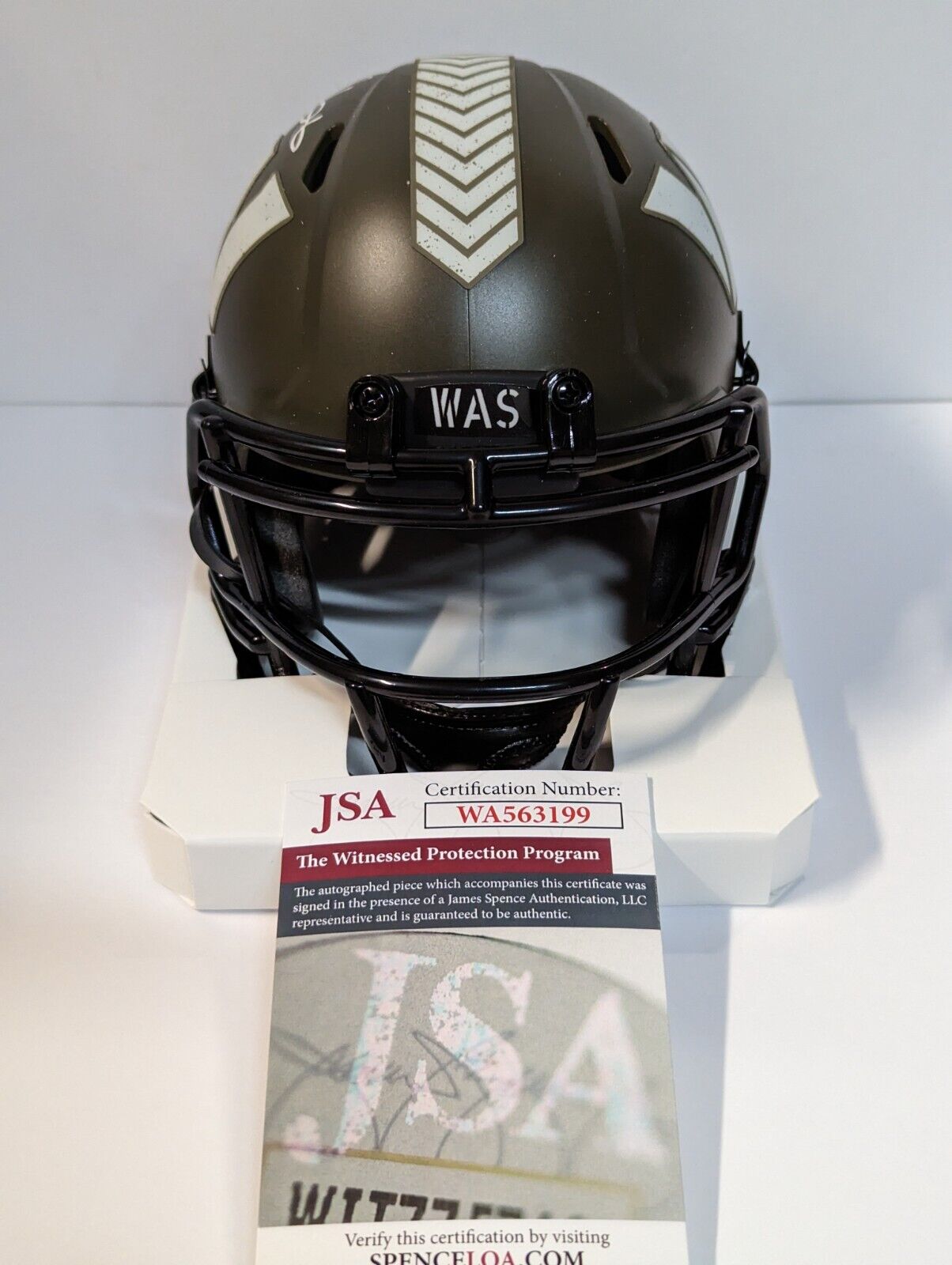 MVP Authentics Washington Commanders Clinton Portis Salute To Service Mini Helmet Jsa Coa 108 sports jersey framing , jersey framing