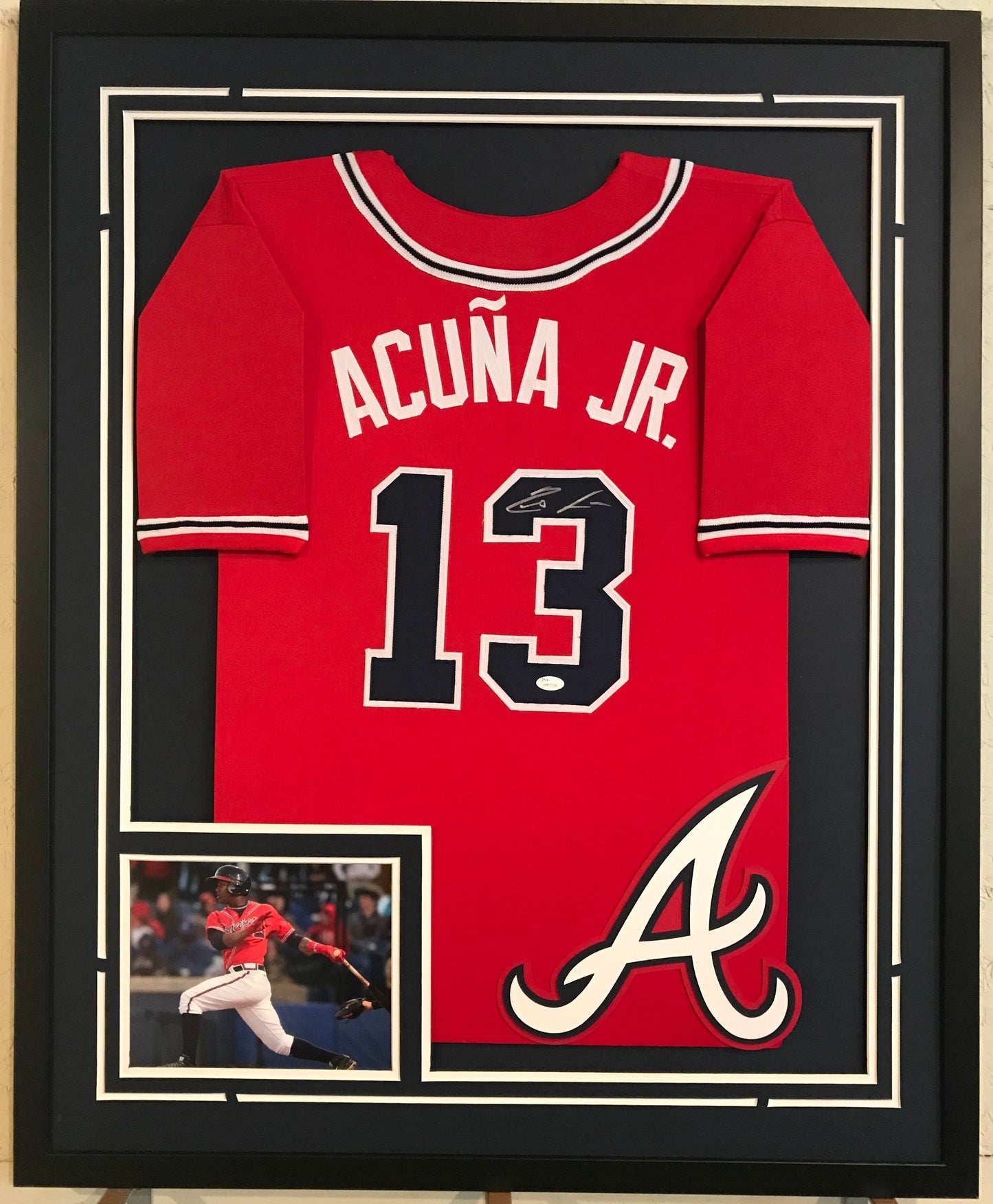 MVP Authentics - Framing Custom Framing - 1 photo vertical layout with floating logo 185 sports jersey framing , jersey framing