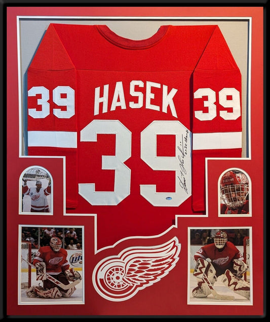 MVP Authentics Framed Detroit Red Wings Dominik Hasek Signed And Inscribed Jersey Schwartz Holo 900 sports jersey framing , jersey framing