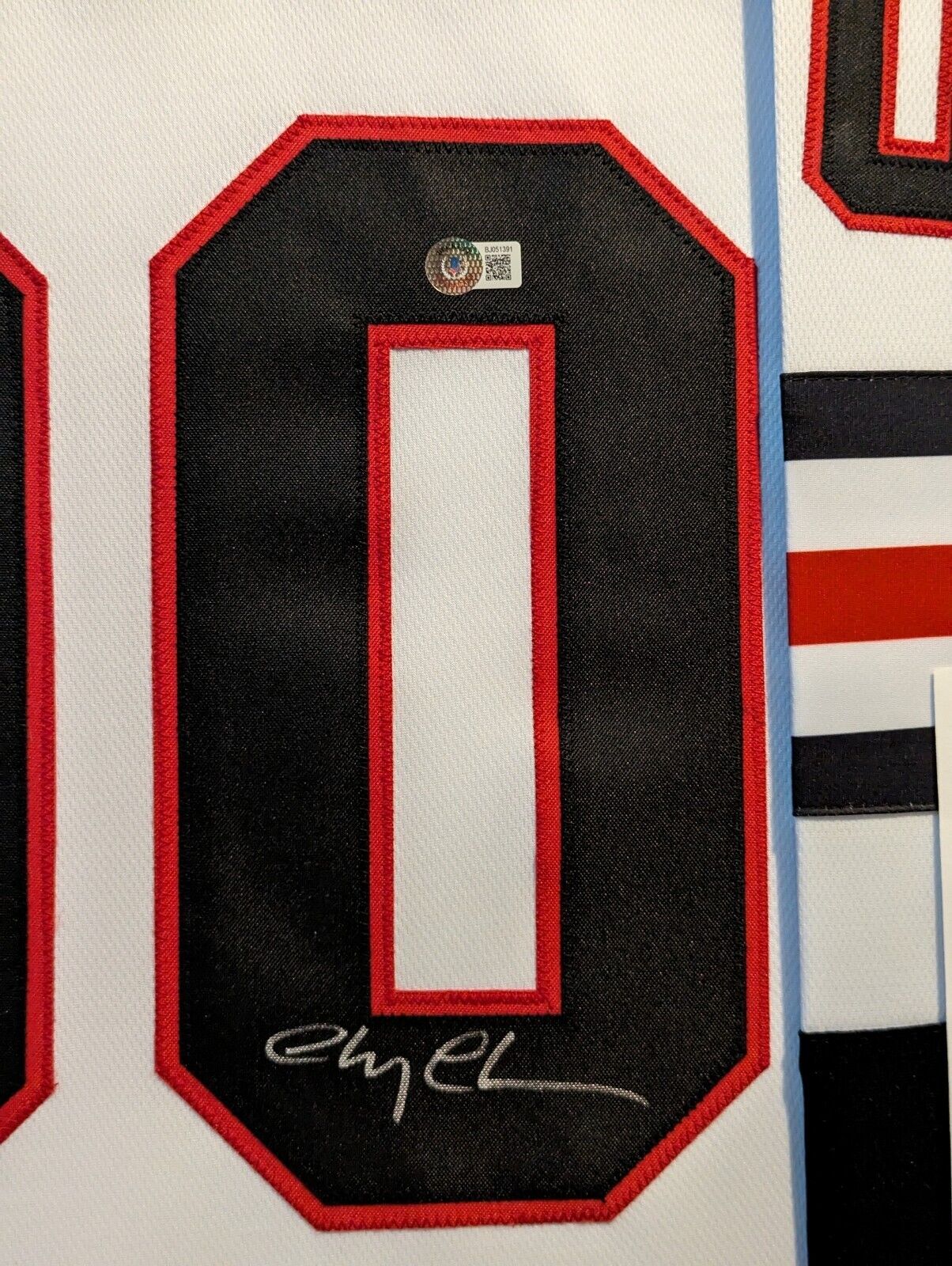 MVP Authentics Framed Chicago Blackhawks Xmas Vacation Chevy Chase Signed Jersey Beckett Coa 562.50 sports jersey framing , jersey framing