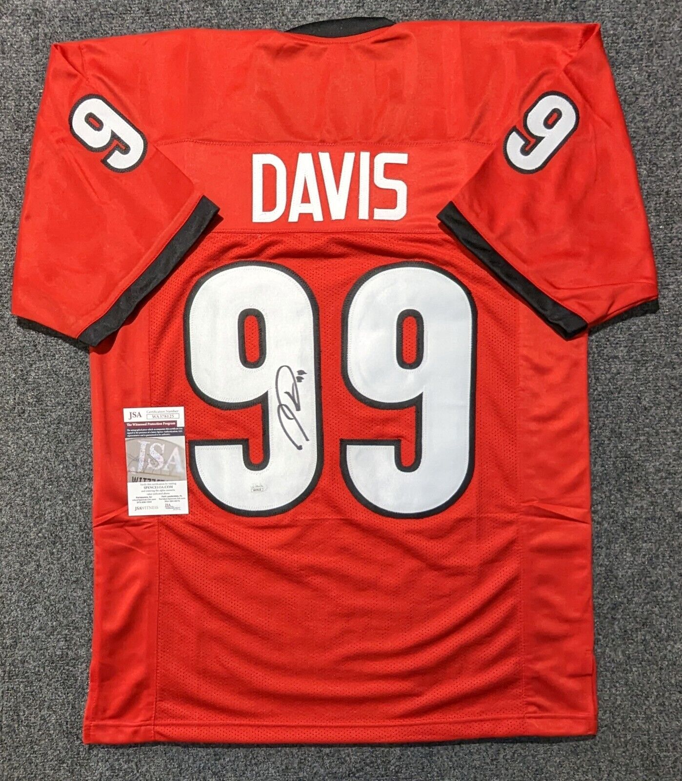 MVP Authentics Georgia Bulldogs Jordan Davis Autographed Signed Jersey Jsa Coa 144 sports jersey framing , jersey framing