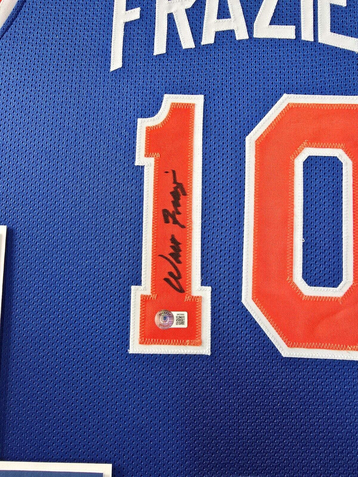 Framed New York Knicks Walt "Clyde" Frazier Autographed Signed Jersey Beckett