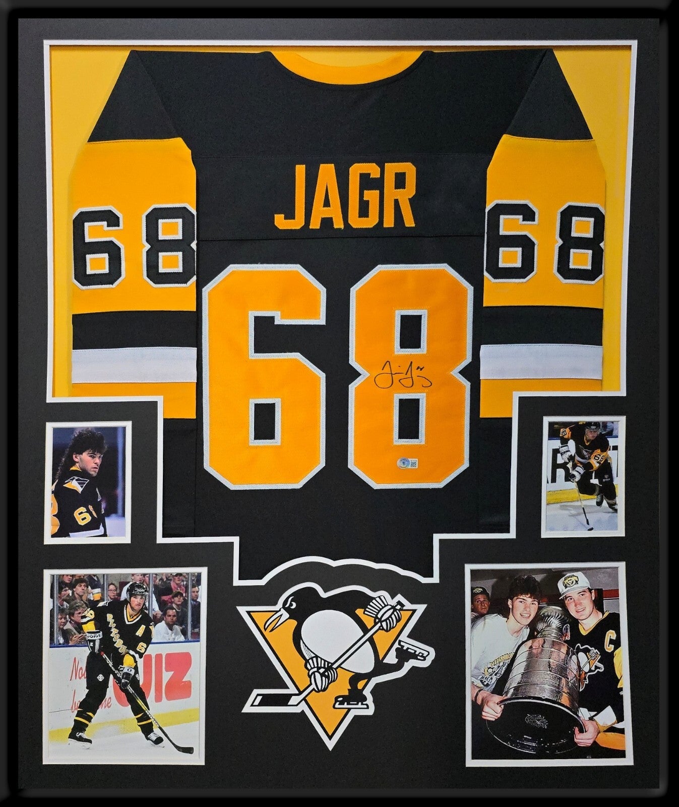 Framed Pittsburgh Penguins Jaromir Jagr Autographed Signed Jersey Beckett Holo