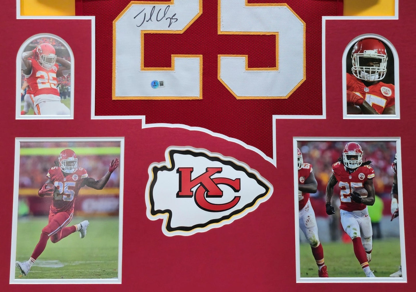 Framed Kansas City Chiefs Jamaal Charles Autographed Signed Jersey Beckett Holo