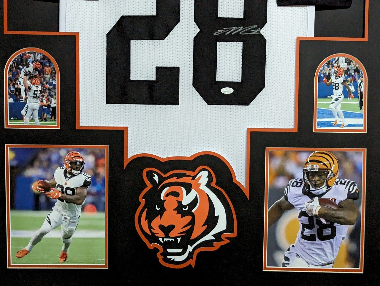 Framed Cincinnati Bengals Joe Mixon Autographed Jersey Jsa Coa