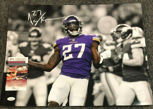 MVP Authentics Minnesota Vikings Jayron Kearse Autographed Signed 16X20 Photo Jsa  Coa 17.10 sports jersey framing , jersey framing