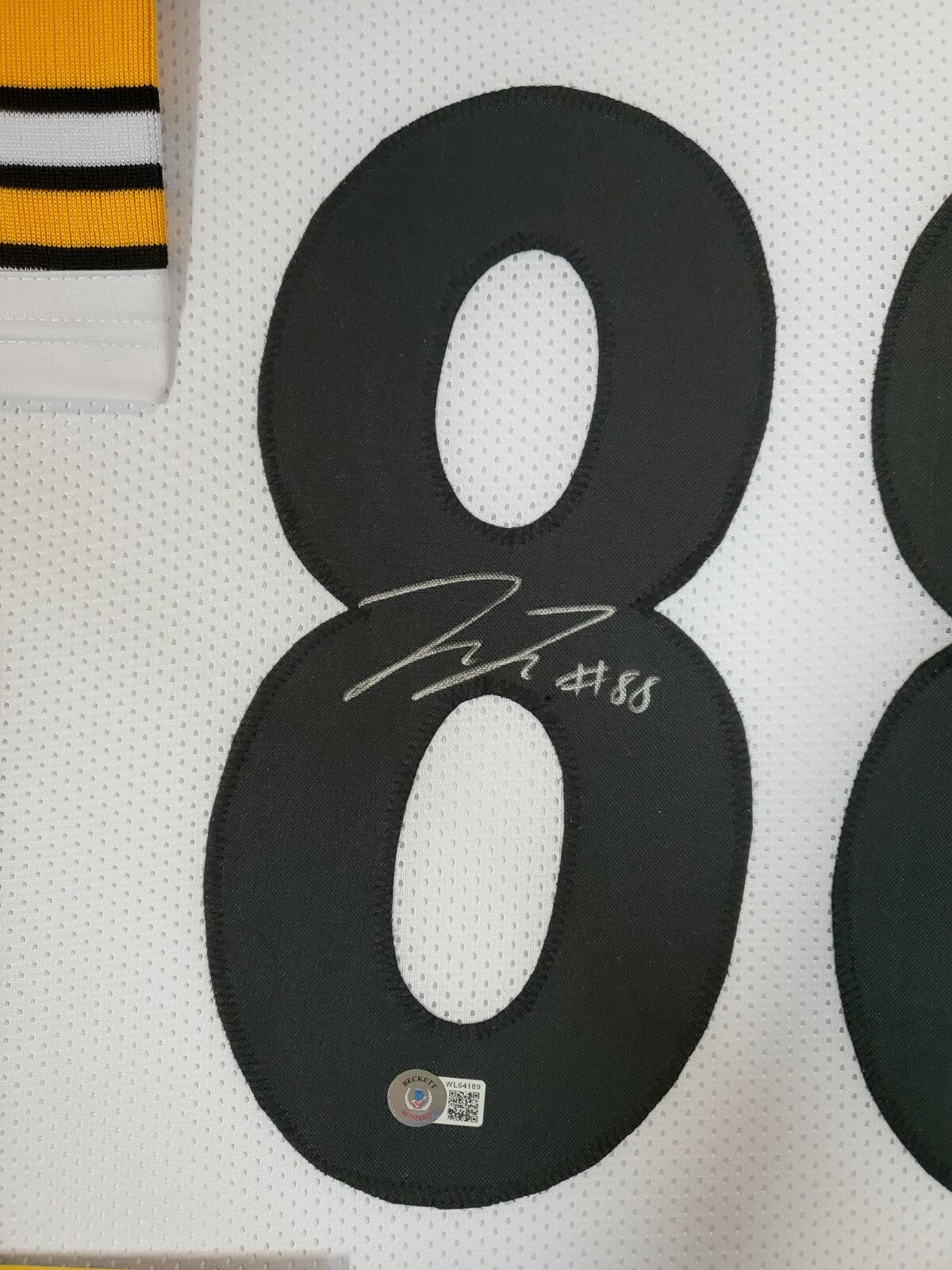 Framed Pittsburgh Steelers Pat Freiermuth Autographed Signed Jersey Beckett Holo