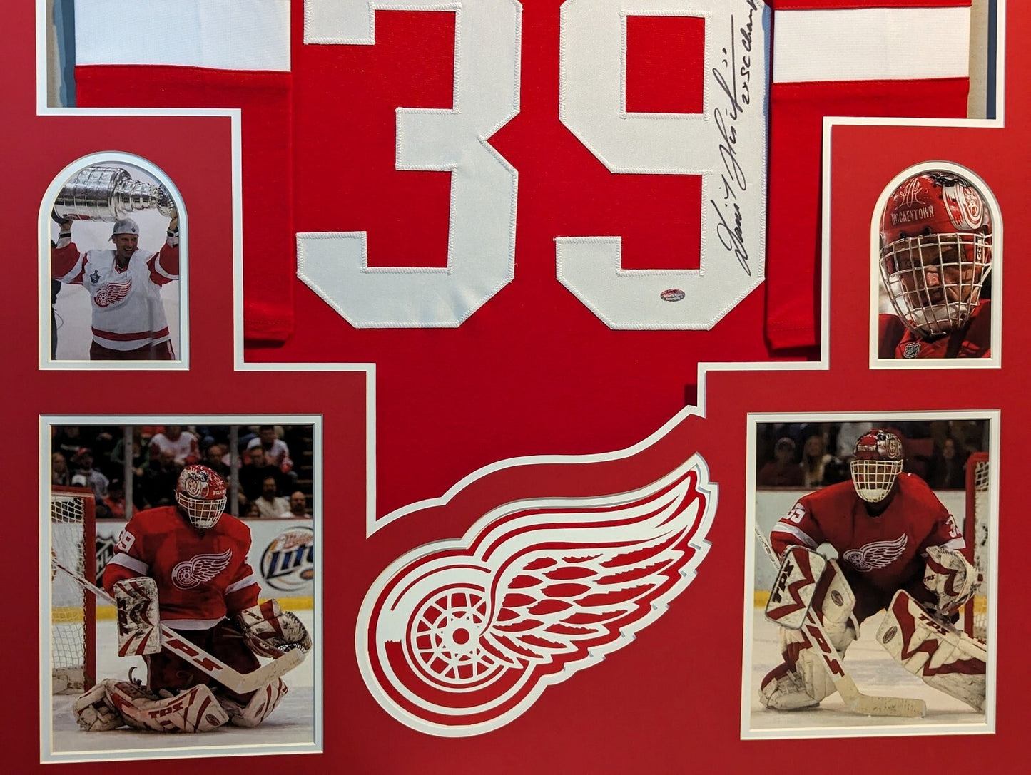 Framed Detroit Red Wings Dominik Hasek Signed And Inscribed Jersey Schwartz Holo