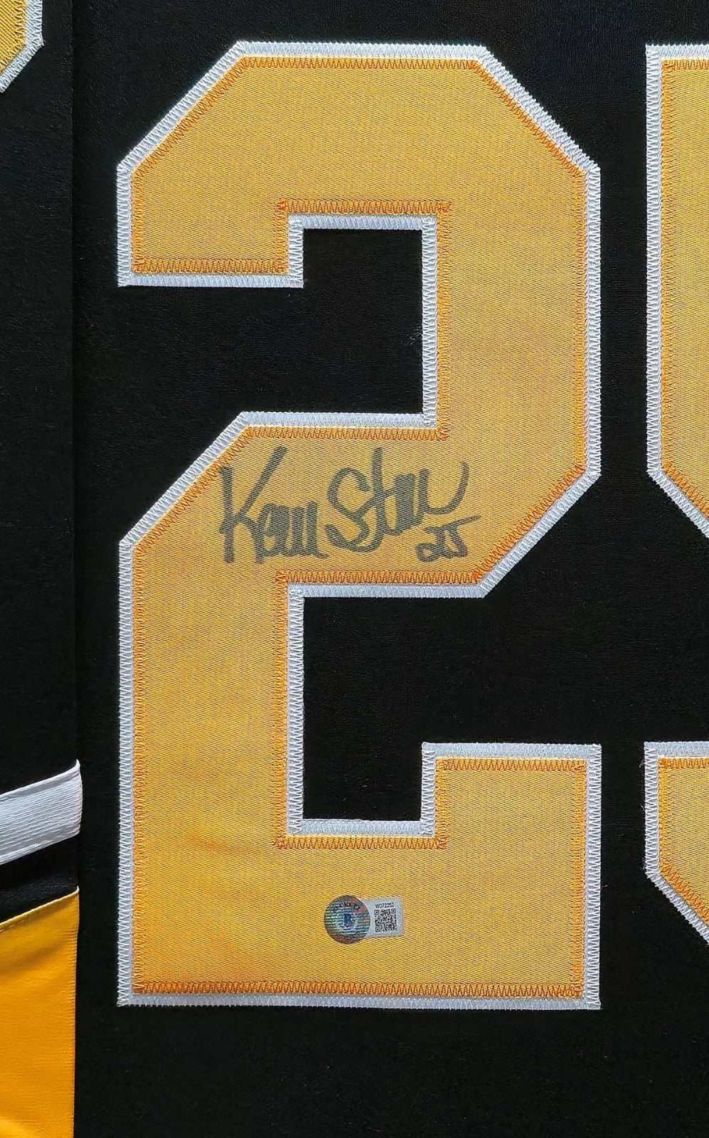 Framed Pittsburgh Penguins Kevin Stevens Autographed Signed Jersey Beckett Holo