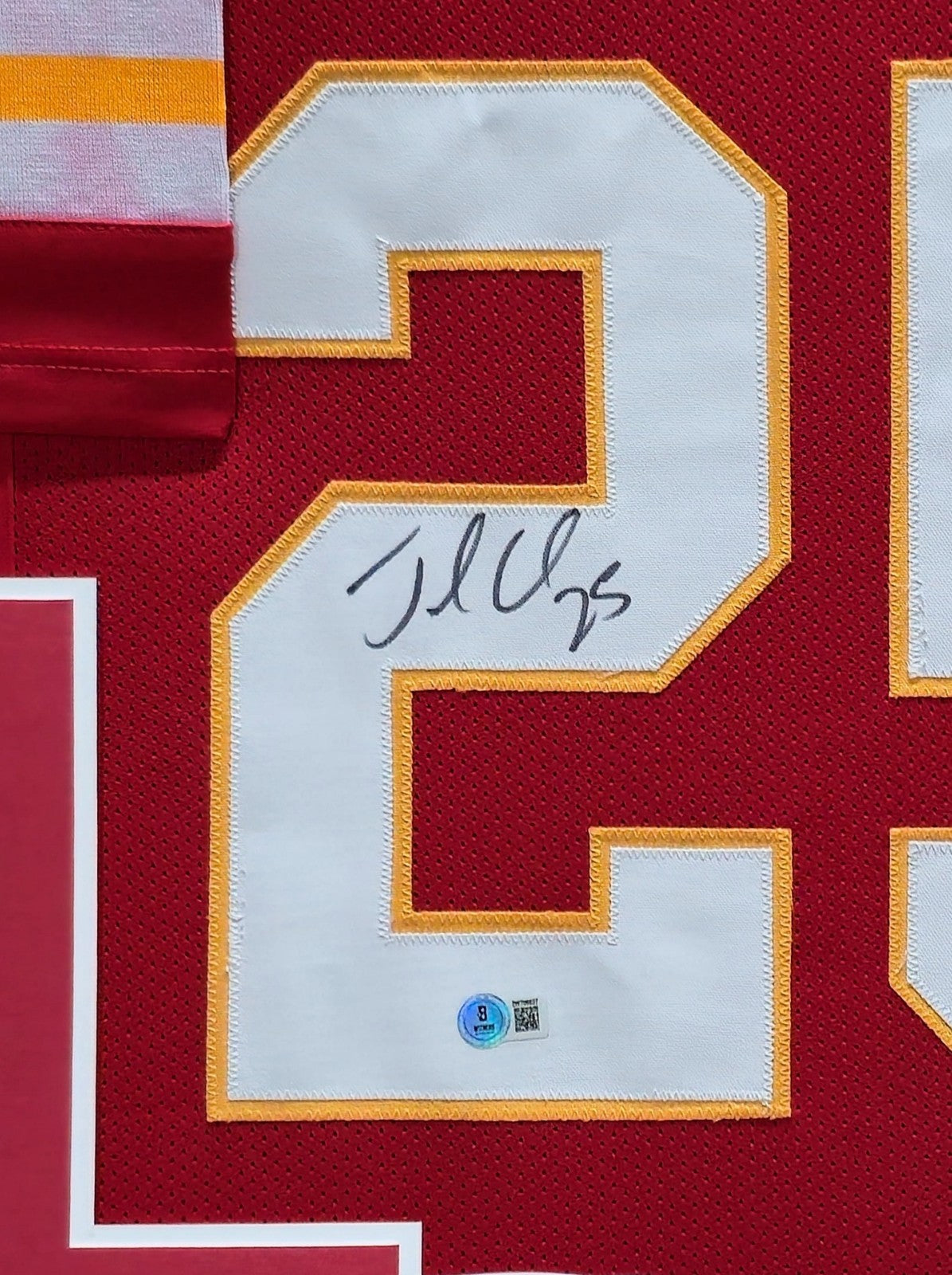 Framed Kansas City Chiefs Jamaal Charles Autographed Signed Jersey Beckett Holo