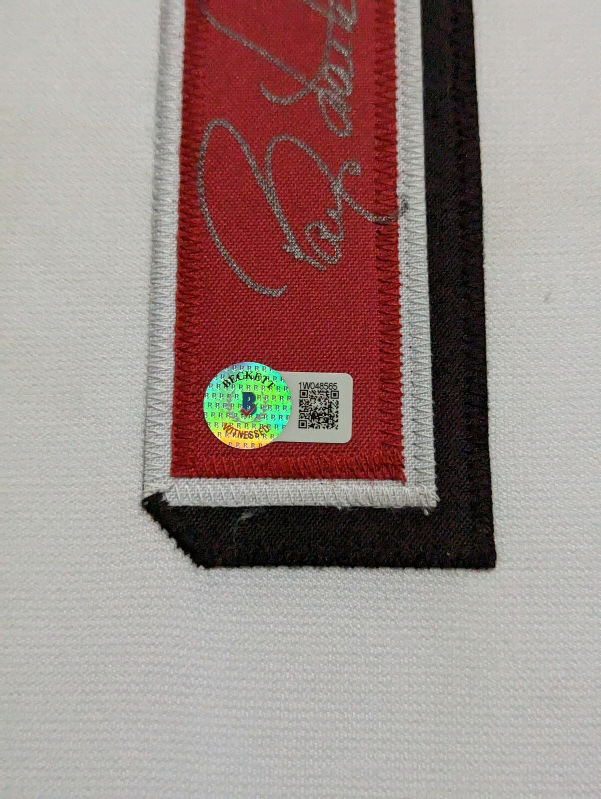 Framed Cincinnati Reds Barry Larkin Autographed Signed Jersey Beckett Holo