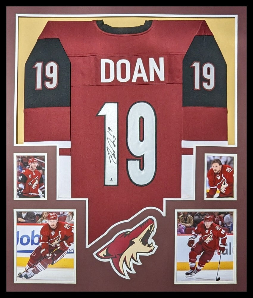 Framed Phoenix Coyotes Shane Doan Autographed Signed Jersey Beckett Coa