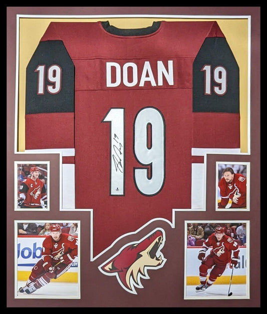Framed Phoenix Coyotes Shane Doan Autographed Signed Jersey Beckett Coa