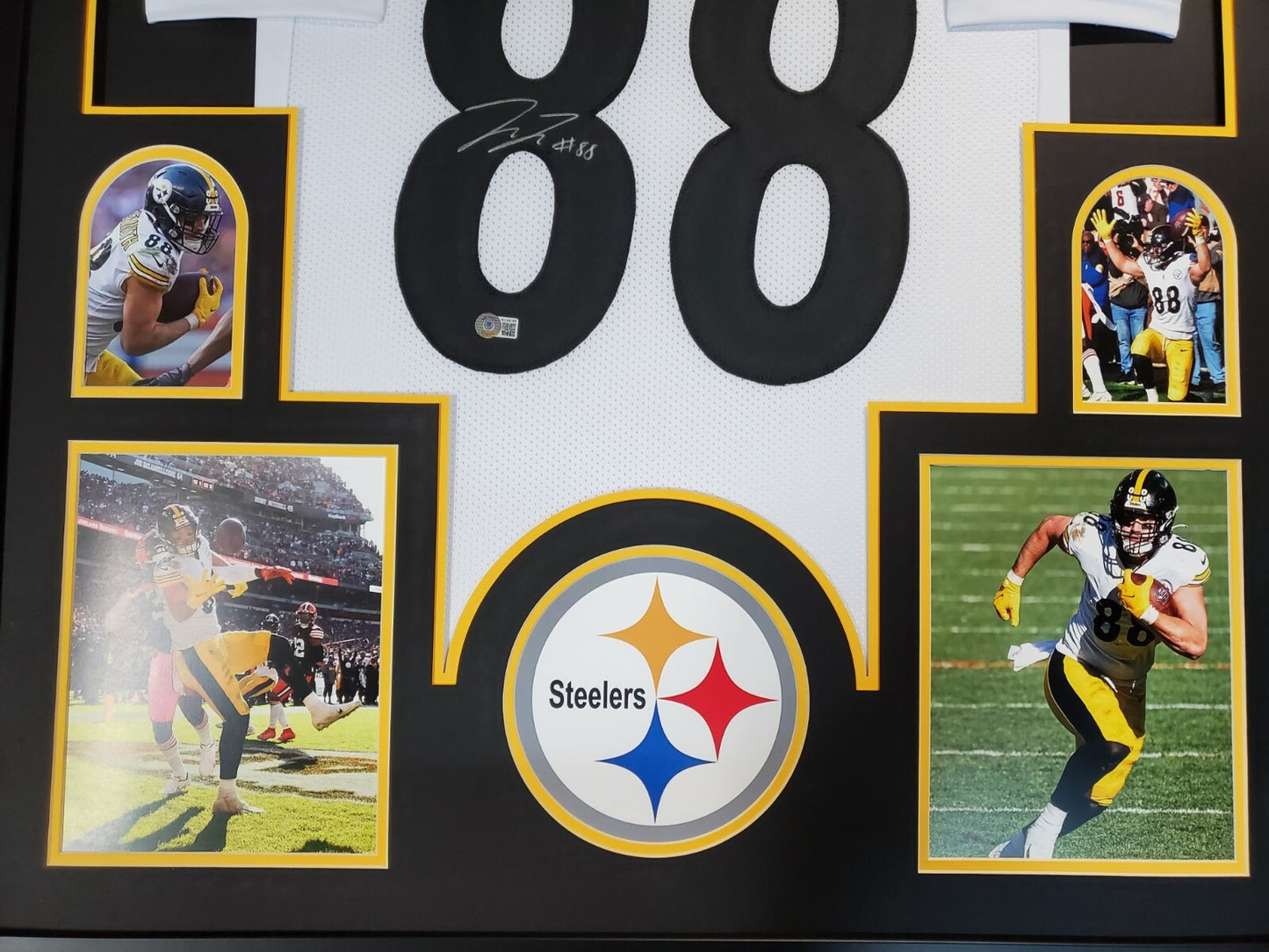 Framed Pittsburgh Steelers Pat Freiermuth Autographed Signed Jersey Beckett Holo