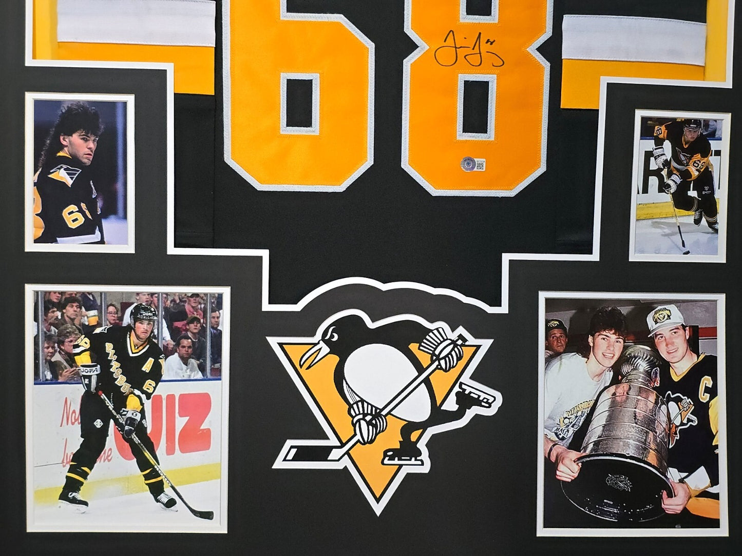 Framed Pittsburgh Penguins Jaromir Jagr Autographed Signed Jersey Beckett Holo