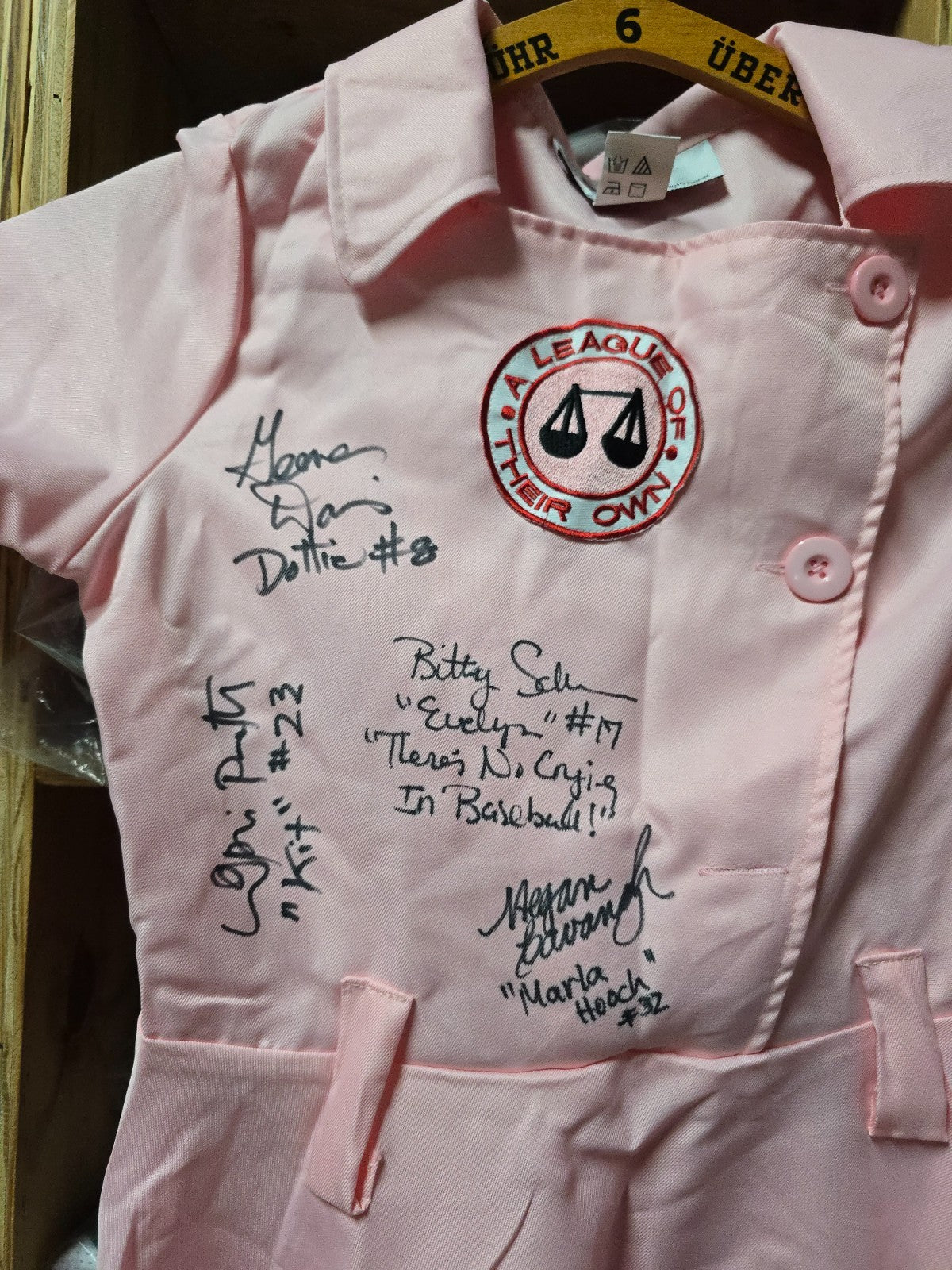 League Of Their Own Signed Uniform Geena Davis  Lori Petty Schram Cavanagh Jsa