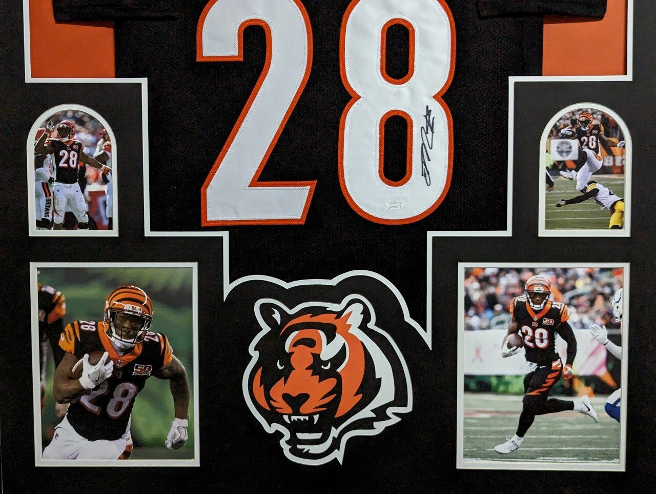 Framed Cincinnati Bengals Joe Mixon Autographed Jersey Jsa Coa