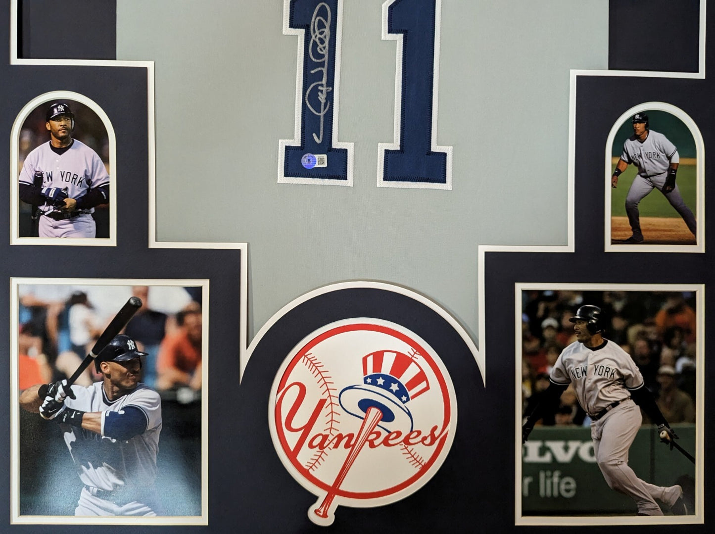 Framed N.Y. Yankees Gary Sheffield Autographed Signed Jersey Beckett Holo