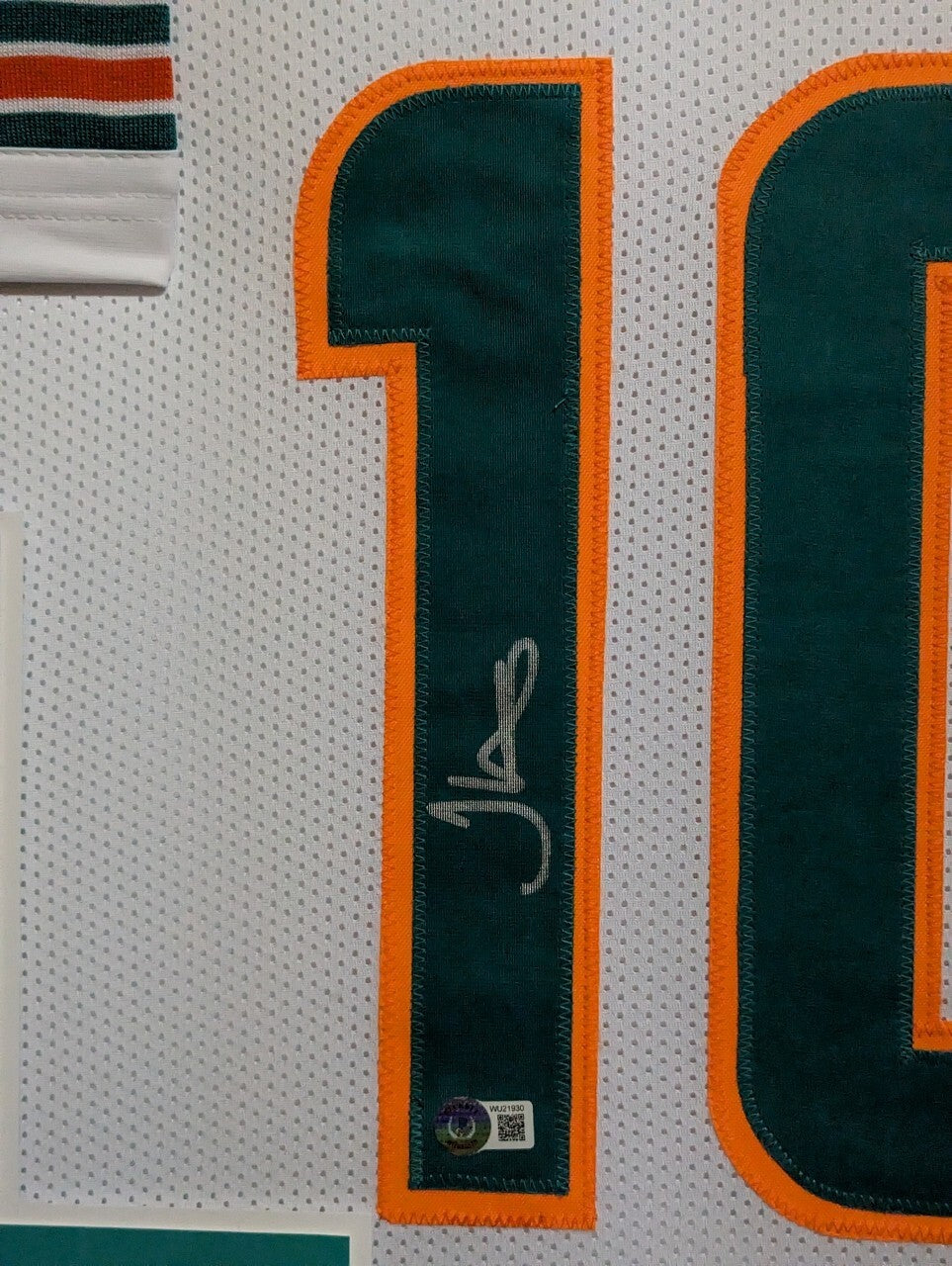 Framed Miami Dolphins Tyreek Hill Autographed Signed Jersey Beckett Holo