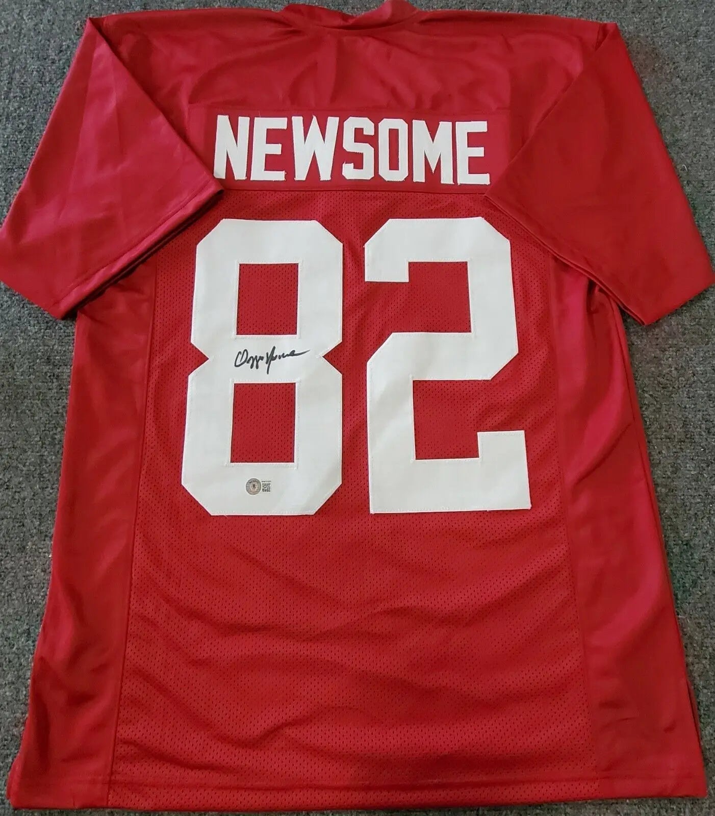 MVP Authentics Alabama Crimson Tide Ozzie Newsome Autographed Signed Jersey Beckett Holo 107.10 sports jersey framing , jersey framing