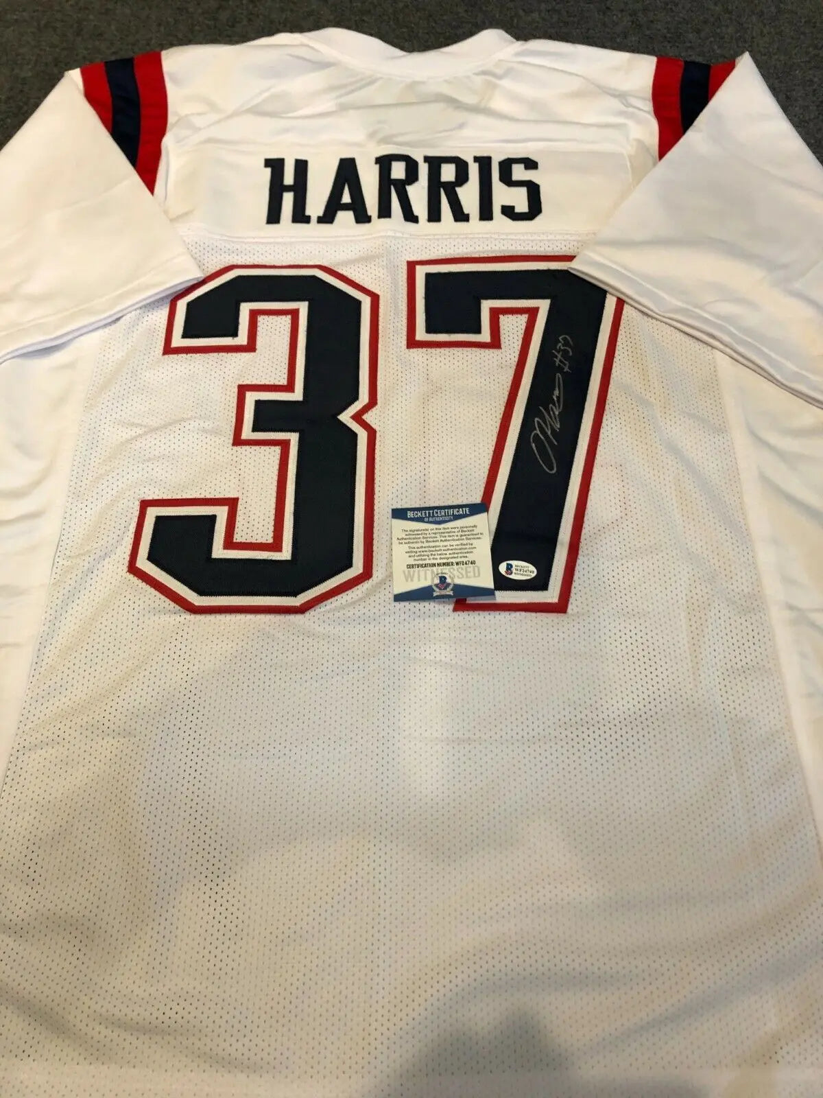 MVP Authentics New England Patriots Damien Harris Autographed Signed Jersey Beckett Coa 152.10 sports jersey framing , jersey framing
