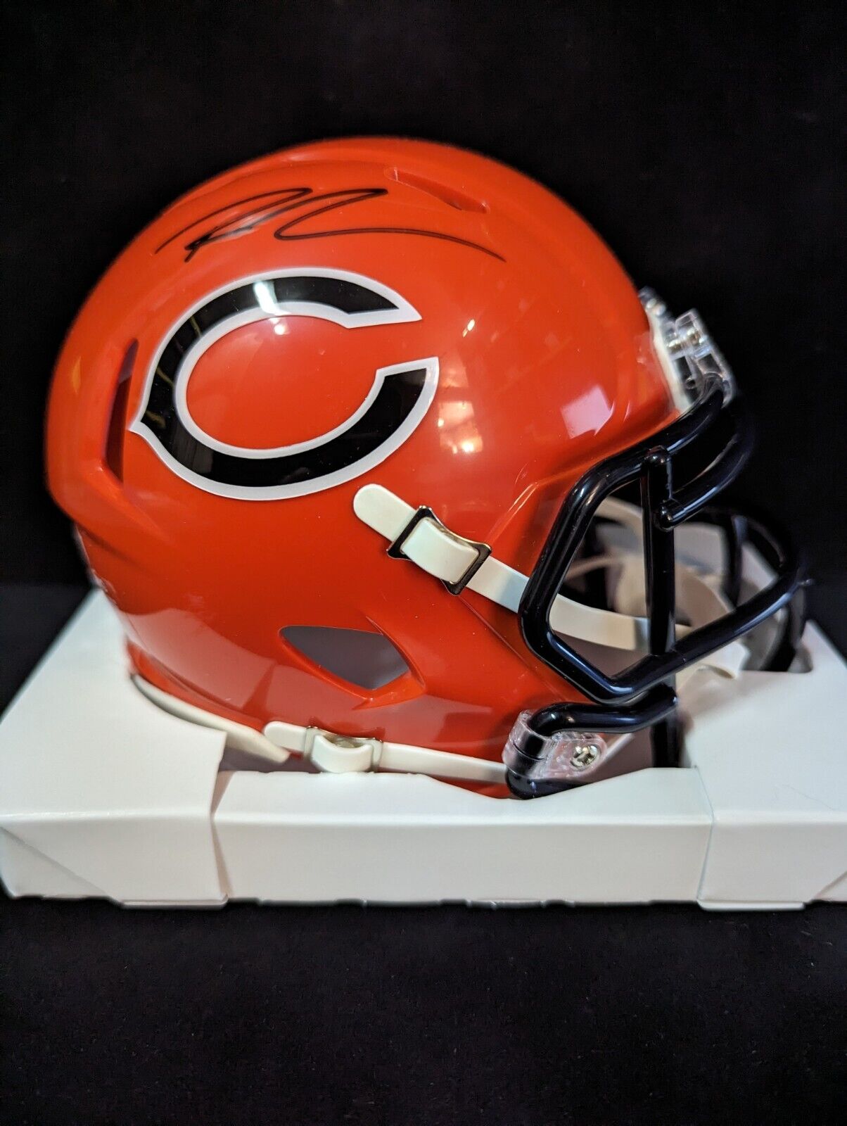 MVP Authentics Chicago Bears Roschon Johnson Autographed Alt Orange Mini Helmet Beckett Holo 117 sports jersey framing , jersey framing