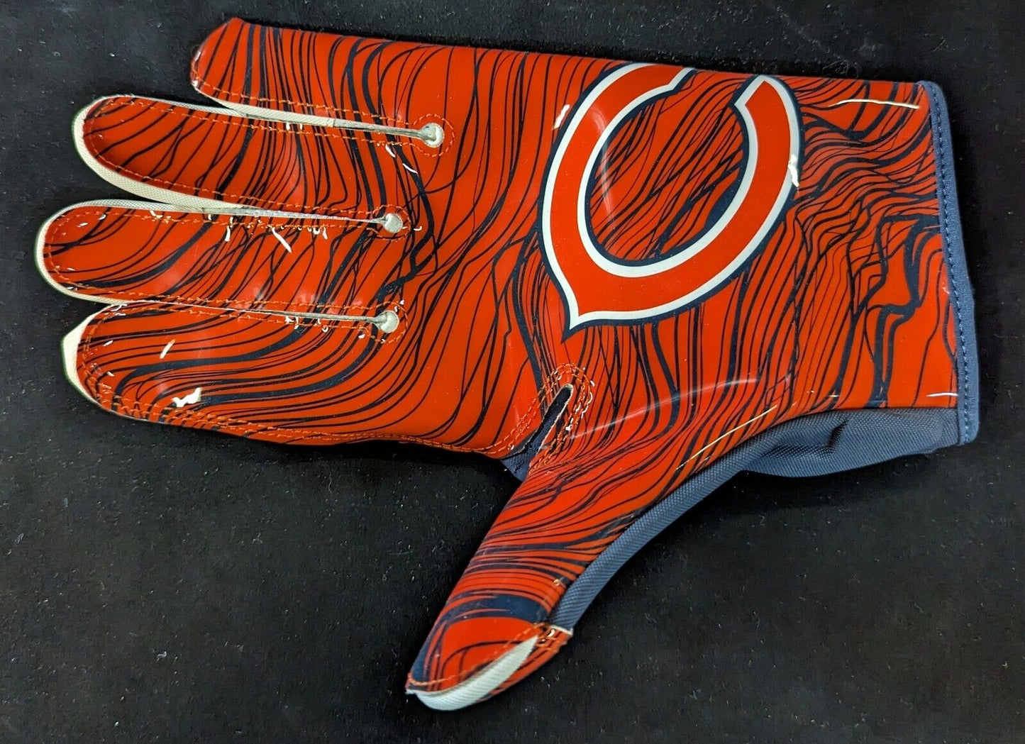 MVP Authentics Chicago Bears Roschon Johnson Autographed Signed Glove Beckett Holo 117 sports jersey framing , jersey framing