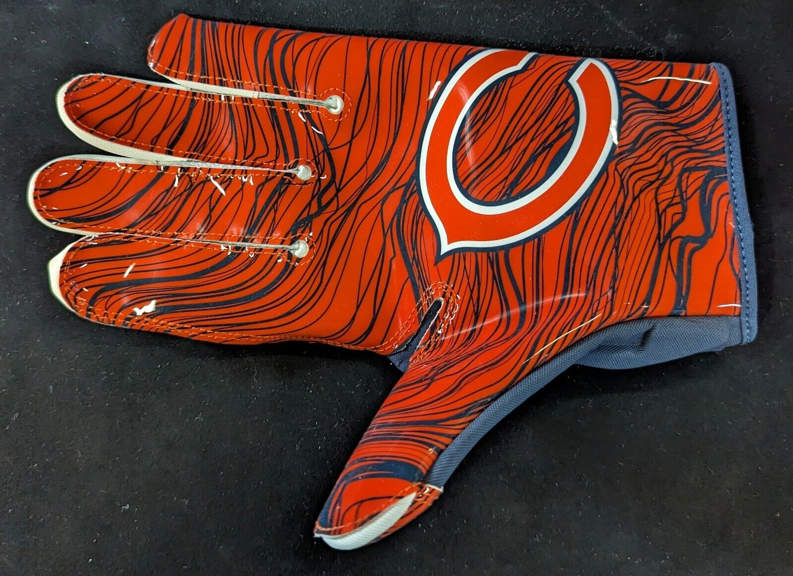 MVP Authentics Chicago Bears Roschon Johnson Autographed Signed Glove Beckett Holo 117 sports jersey framing , jersey framing