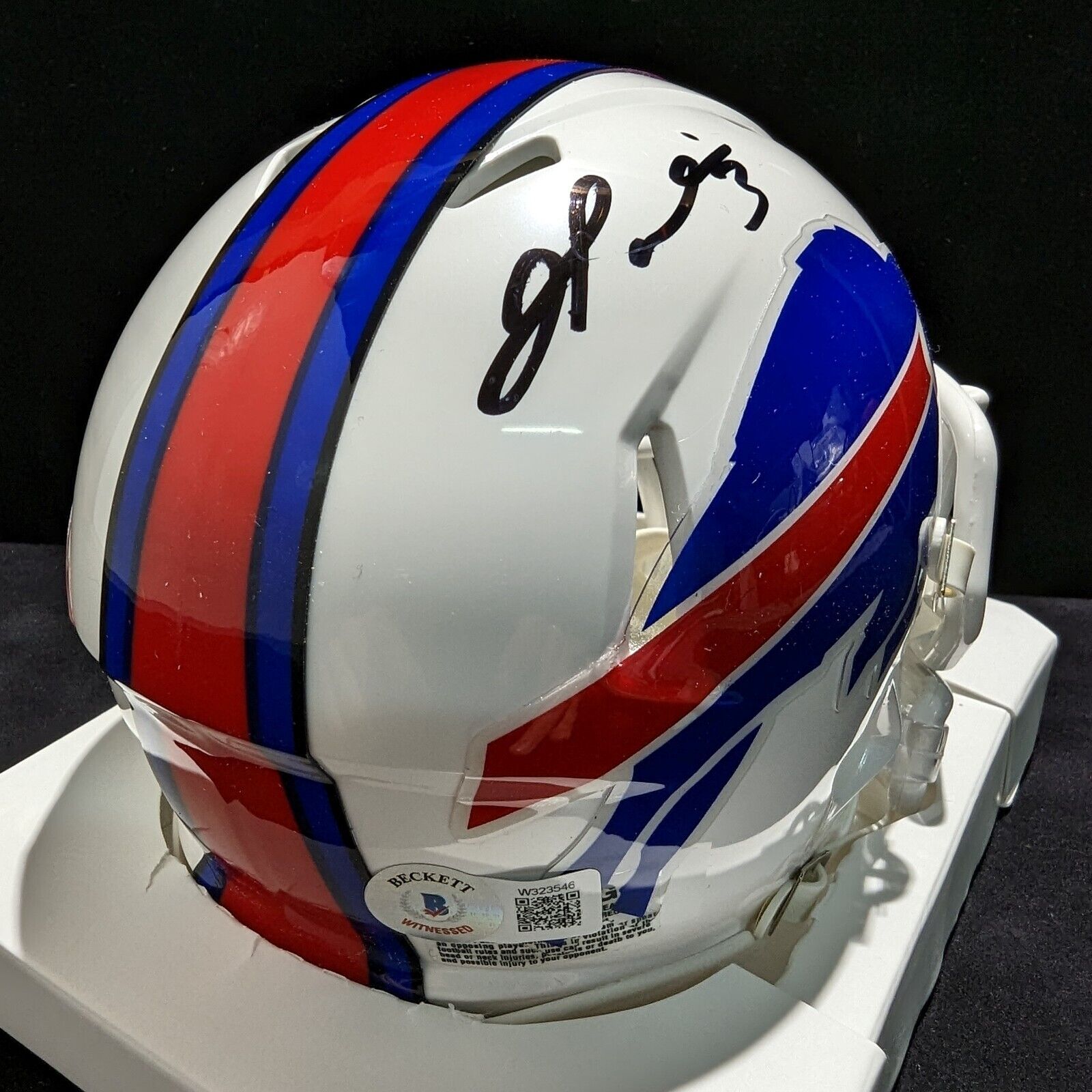 MVP Authentics Buffalo Bills Damar Hamlin Autographed Signed Speed Mini Helmet Beckett Holo 135 sports jersey framing , jersey framing