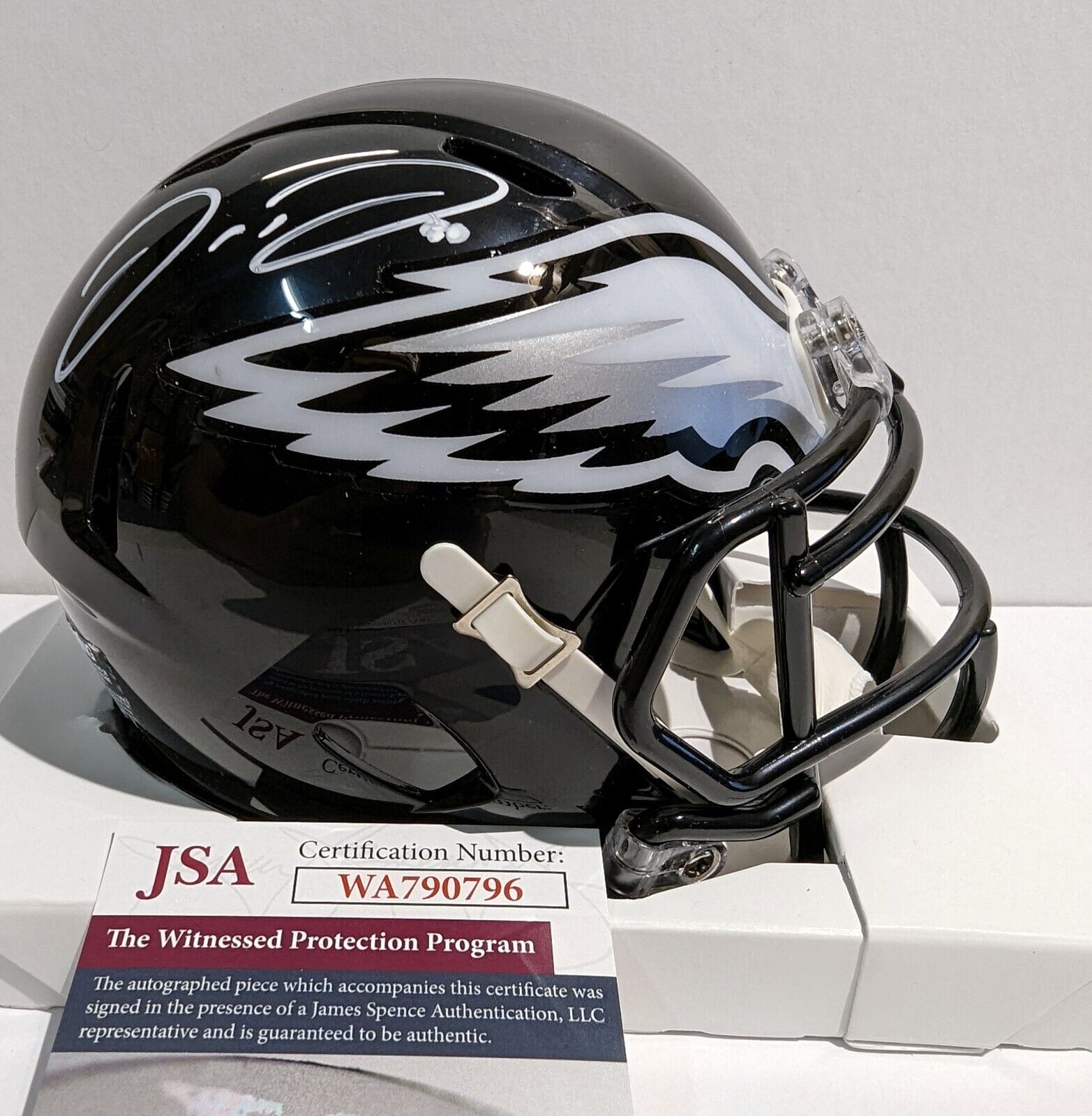 MVP Authentics Philadelphia Eagles Jordan Davis Autographed Signed Black Speed Mini Helmet Jsa 117 sports jersey framing , jersey framing