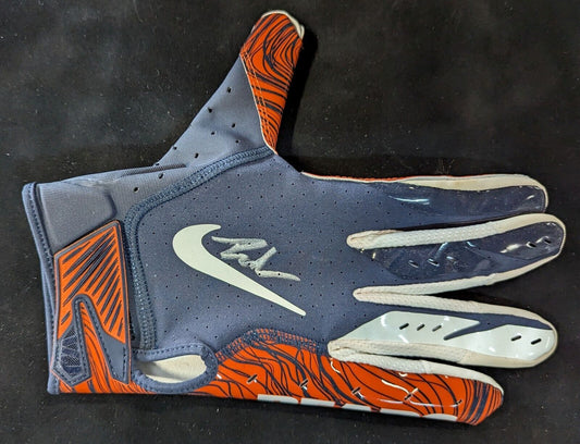 MVP Authentics Chicago Bears Roschon Johnson Autographed Signed Glove Beckett Holo 117 sports jersey framing , jersey framing