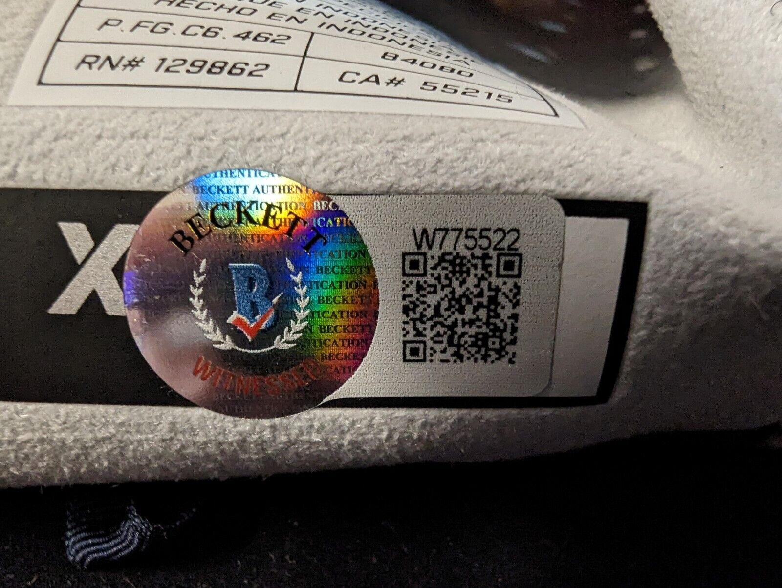 MVP Authentics Chicago Bears Roschon Johnson Autographed Signed Glove Beckett Holo 117 sports jersey framing , jersey framing