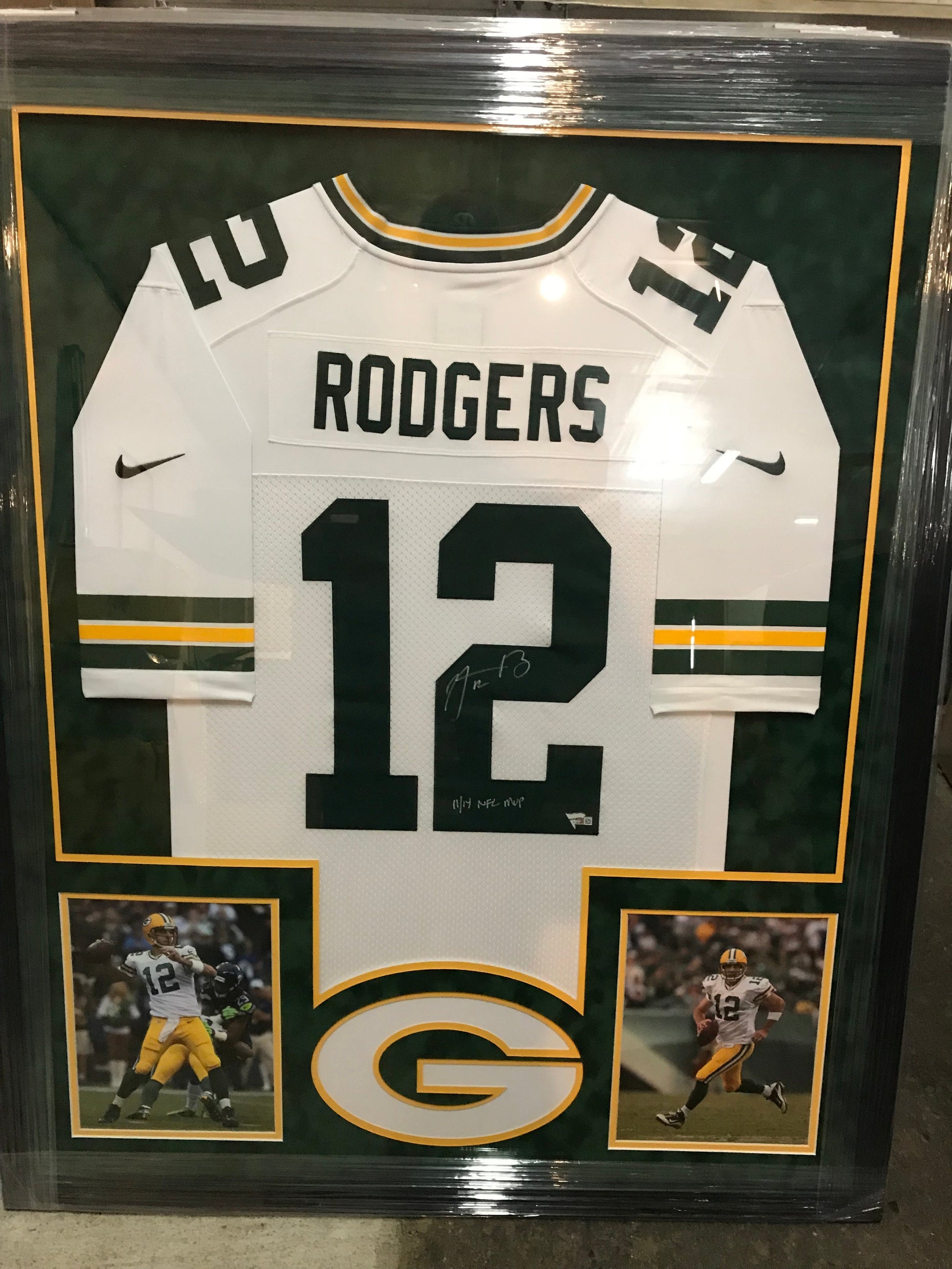 Jersey Framing - Vertical Style With 2 8x10 Pictures – Prime Time Sports